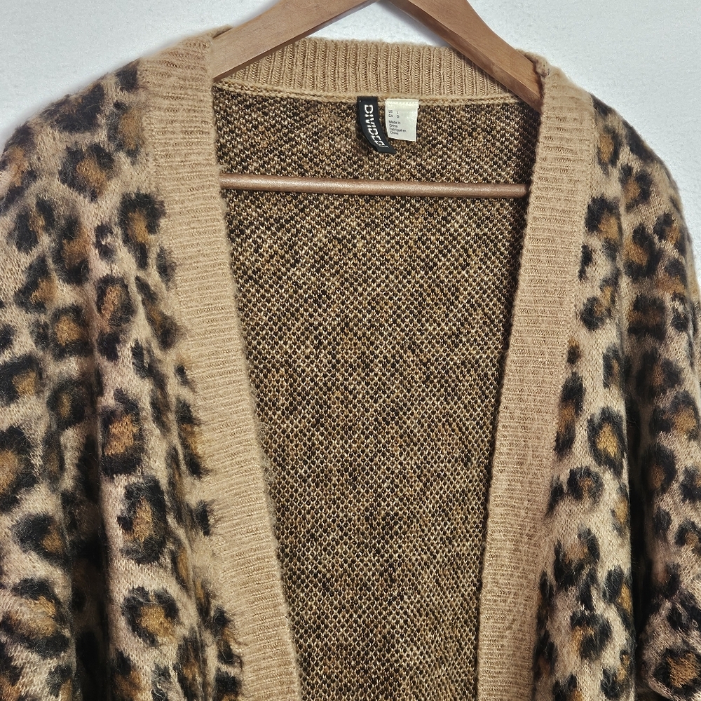 Divided H&M Leopard Print Cardigan Size Large - Picture 2 of 13